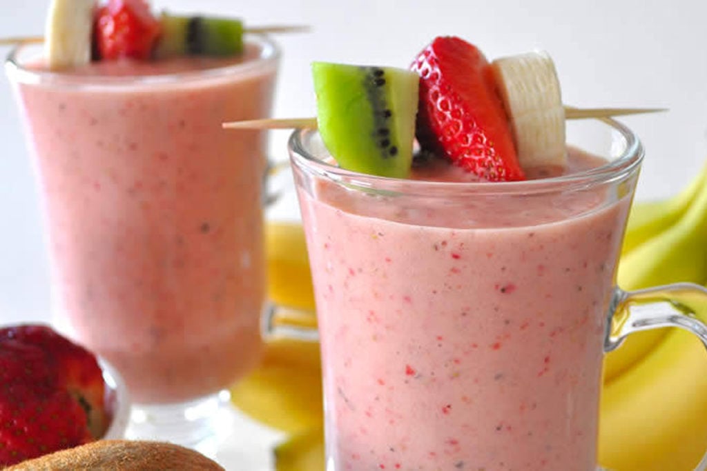 photo smoothie fraises kiwi yaourt