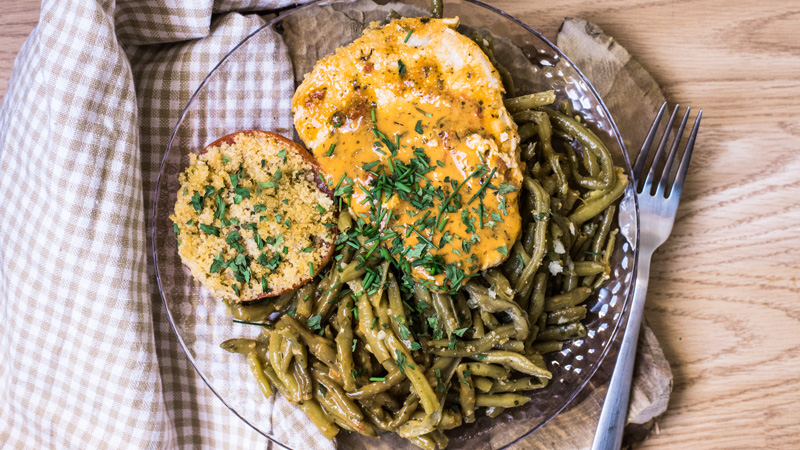 escalope de porc mariné haricots verts et tomate provençale